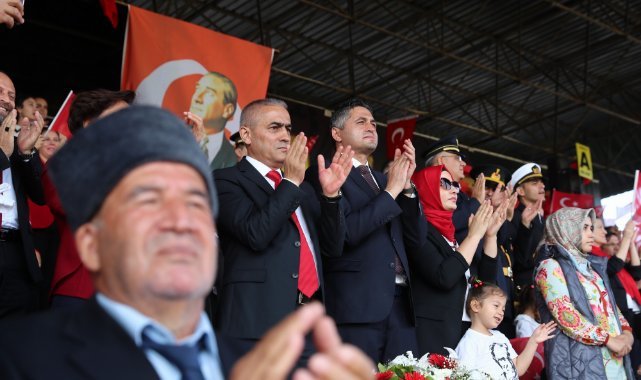 Aliağa Cumhuriyet için Atatürk Stadına koştu