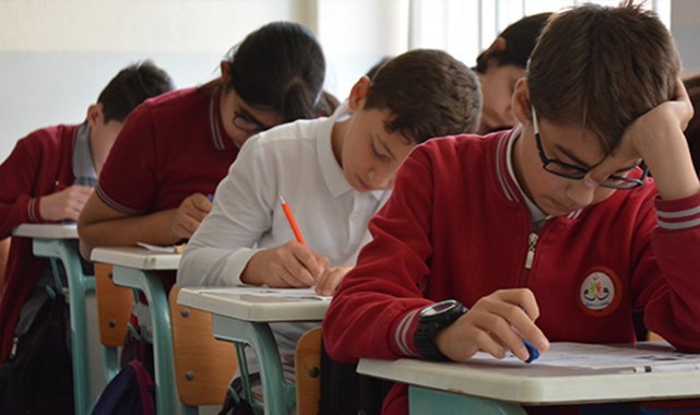 Bakan Tekin: '(Ara tatillerin kaldırılması) Böyle bir talep gelirse bakarız'
