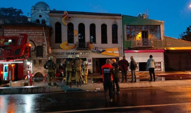 Balat'ta bulunan oyuncak müzesi alev alev yandı