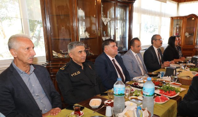 Başkan V. Özkan Muhtarlarla Bir Araya Geldi