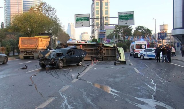 Beşiktaş'ta otomobil minibüse çarptı