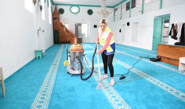 Bornova’da yıl boyu ibadethane temizliği