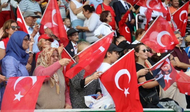Cumhuriyet coşkusu Urlanın dört bir yanını sardı