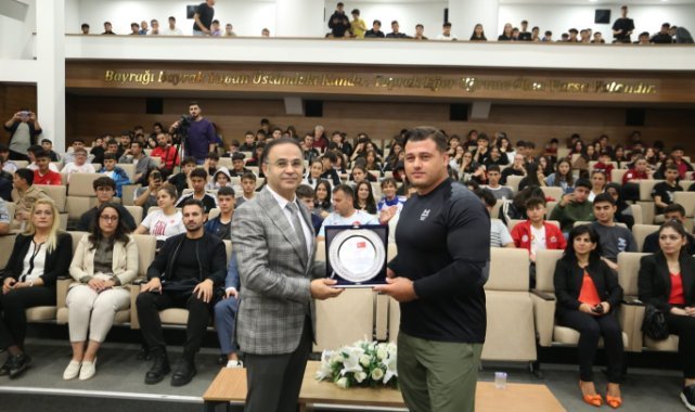 Cumhuriyetin 100. Yılı Kutlamaları Kapsamında Milli Gururumuz Rıza Kayaalp Öğrencilerle Buluştu