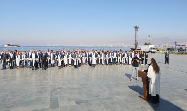 DEÜ Akdemik yıl çelenk sunma töreni işe başladı