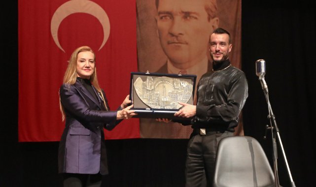 DEÜ'den 100. yıl buluşması: Cem Adrian katıldı