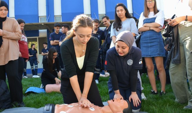 Doç. Dr. Ekşi, “Sadece ellerimizle hayat kurtarabiliriz”