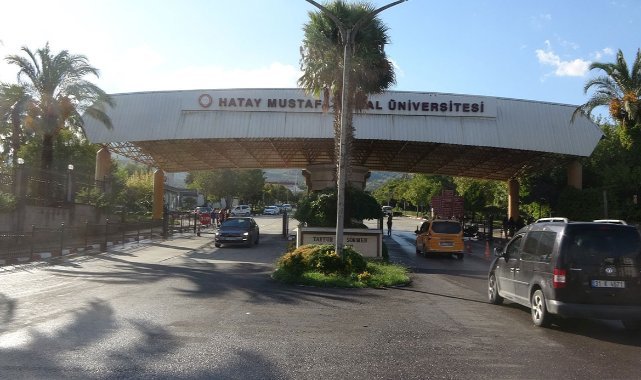 Enkaz kentte üniversite öğrencileri aylar sonra yüz yüze eğitime başladı