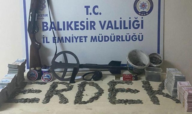 Erdek'te tarihi eser operasyonu; 3 bin 882 sikke ele geçirildi, 3 gözaltı