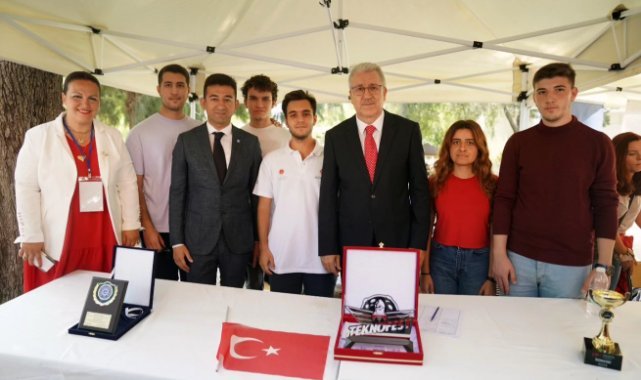 EÜ’den öğrencilere şenlikli karşılama