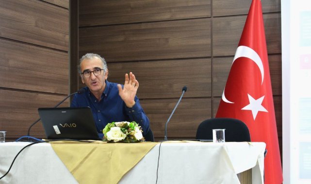 EÜ Edebiyat Fakültesinde  “Cumhuriyet Dönemi Türk Romanında Atatürk” konuşuldu