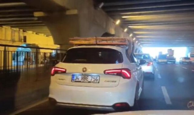 Fatih'te otomobil tavanında tehlikeli taşımacılık