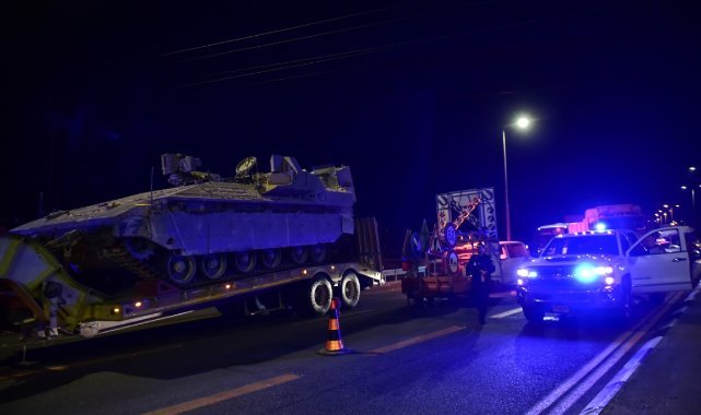 Gazze sınırına sevkiyat gece gündüz sürüyor