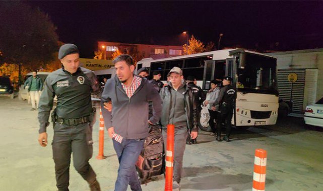 İnegöl'de Suriyeli 20 kaçak göçmen yakalanıp, sınır dışı edildi