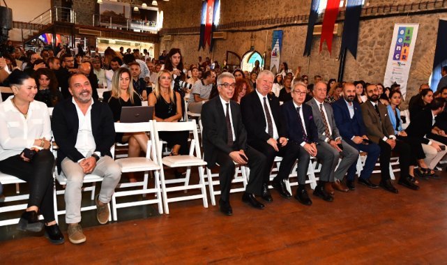 İş dünyası ile iş arayan gençler Kariyer Fuarı’nda buluştu