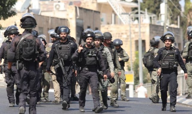 İsrail polisinden Kudüs'te Filistinlilere gaz bombası ve plastik mermiyle müdahale