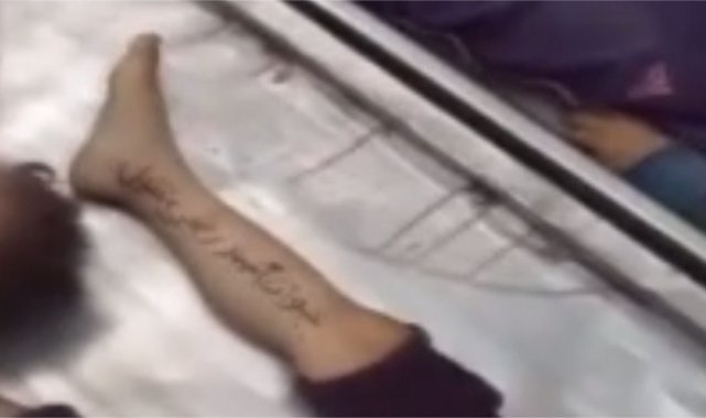 İsrail saldırılarında ölen çocukların isimleri kollarına ve bacaklarına yazıldı