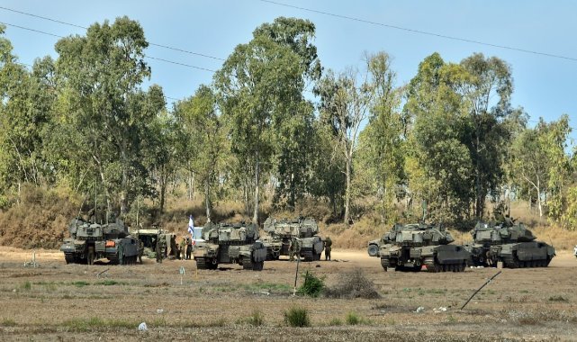 İsrail tankları, kara harekatı için Gazze sınırında bekliyor