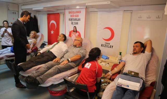 İzmir Eğitim Ailesi: İzmir Sana Kanım Feda