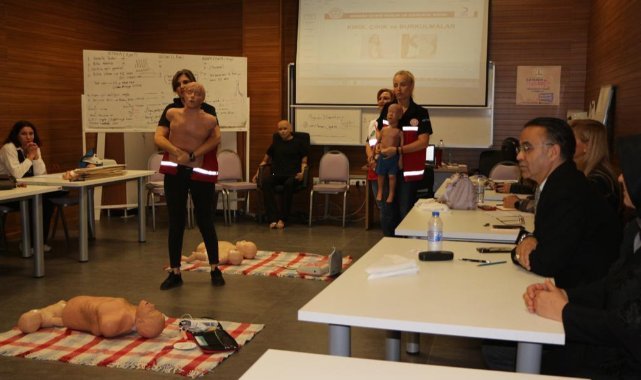 İzmir İl Milli Eğitim Müdürlüğü İlk Yardım Eğitimleri Devam Ediyor