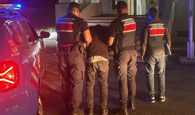 'Jandarmayım' yalanı ile dolandırdı, kaçarken otobüste yakalandı