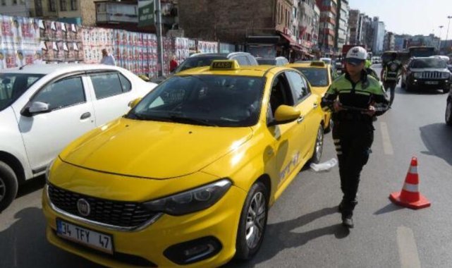 Kadıköy'de ceza yazılan taksici: Telefonla konuşmuyordum, yolcunun söylediği rotaya bakıyordum