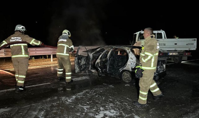 Kamyonetle çarpışan otomobilde yangın çıktı