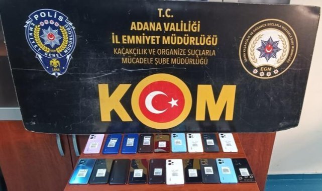 Kargo ile gönderilen rahlelerden kaçak telefonlar çıktı