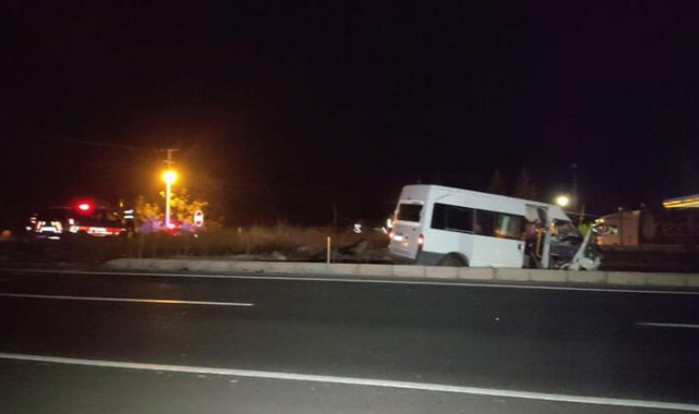 Minibüs ile otomobilin çarpıştığı kazada yaralanan 14 kişi taburcu edildi