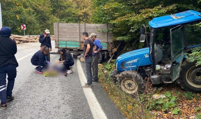 Odun yüklü traktör, şarampole düştü