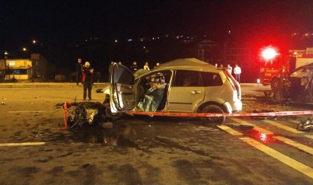 Otomobil, karşı şeride geçip otomobille çarpıştı