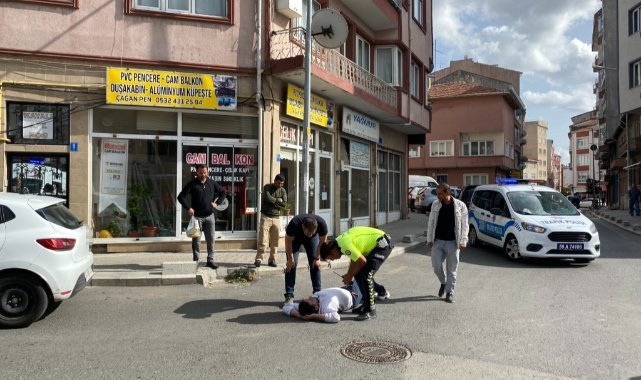 Otomobilin altında kalmaktan kıl payı kurtuldu