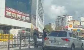 Pendik'te trafikte tartıştığı sürücünün aracının önünü kesti