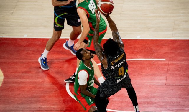 Petkimsporlu David Efianayi, haftanın 5'ine seçildi