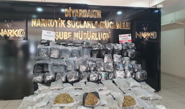 Polisin takiple durdurduğu minibüsten 303 kilo skunk çıktı