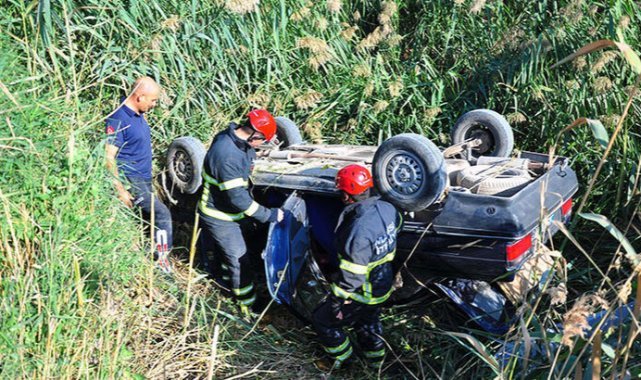Sulama kanalına uçan otomobildeki baba- kızı itfaiye kurtardı