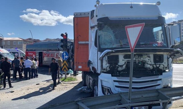 Tekirdağ'da, yolcu otobüsü ile TIR çarpıştı