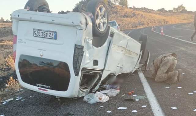 Terhis olan oğullarını almaya giden aile kaza yaptı