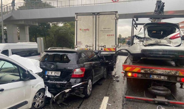 Üsküdar’da 14 araçlı zincirleme kaza