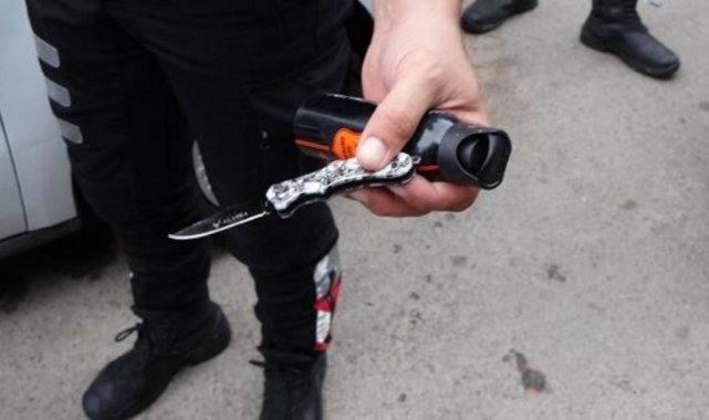 Uyuşturucu ticareti hükümlüsü, polis çevirmesinde taksi şoförünün boğazına bıçak dayadı