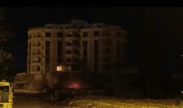 Yüzlerce kilo patlayıcı 6 katlı binayı yıkamadı
