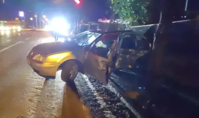 Alkollü sürücünün kullandığı otomobil kamyonla çarpıştı