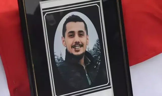 Arkadaşının evinde ölü bulunan erkek hemşire son yolculuğuna uğurlandı