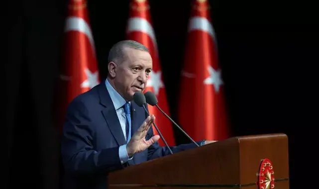 Atatürk, Anıtkabir'de resmi törenle anıldı