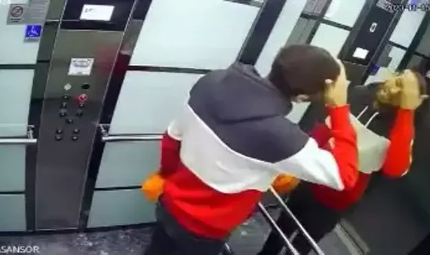 Avcılar'da 'kargocuyum' diyerek girdiği binadaki ayakkabıları çaldı