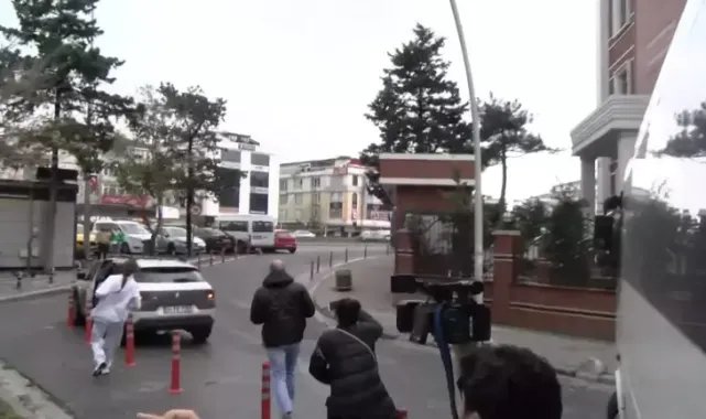 Banu Parlak serbest kaldı, adliyeden koşarak uzaklaştı