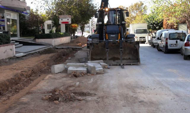 Başkan Sandal vites yükseltti: Yolları ve kaldırımlarıyla daha modern Bayraklı