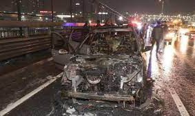 Bayrampaşa TEM bağlantı yolunda otomobil alev alev yandı