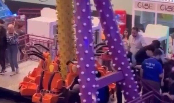 Bursa'da AVM'nin oyun salonunda bağlantı demiri kopan salıncaktaki 5 çocuk yaralandı