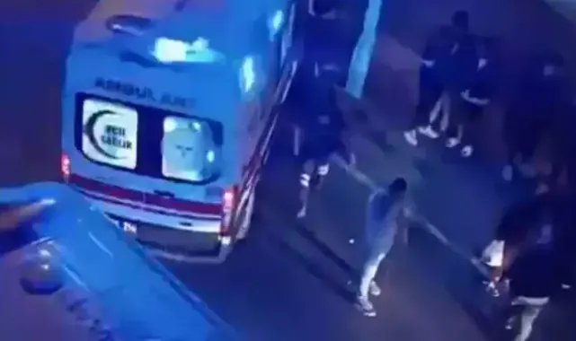 Büyükçekmece D-100'de İETT otobüsünün çarptığı 2 kadın ağır yaralandı